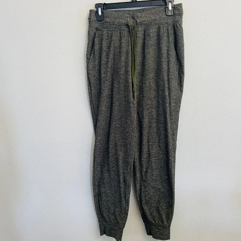 Lululemon Women's Size‎ 8 Reay to Rulu Jogger Olive Green Heathered Lounge Pants